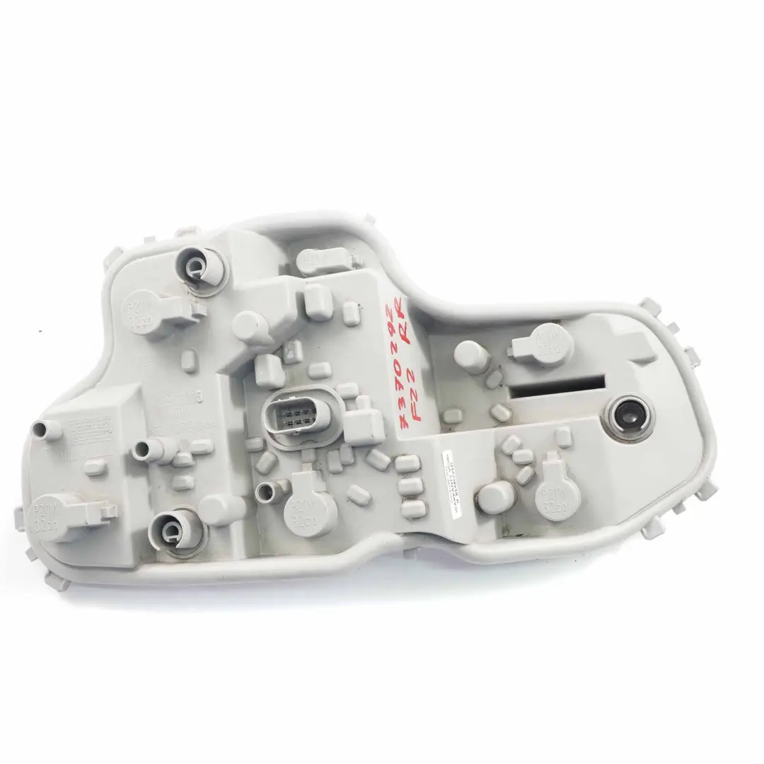 Lampenträger Heckleuchte Seitenwand Rechts für BMW 2 er F22 F23 mit Teilenummer 7370292 BMW 2 er F22 F23 Lampenträger Heckleuchte Seitenwand Rechts - SKU 7370292 - Teilenummer 7370292