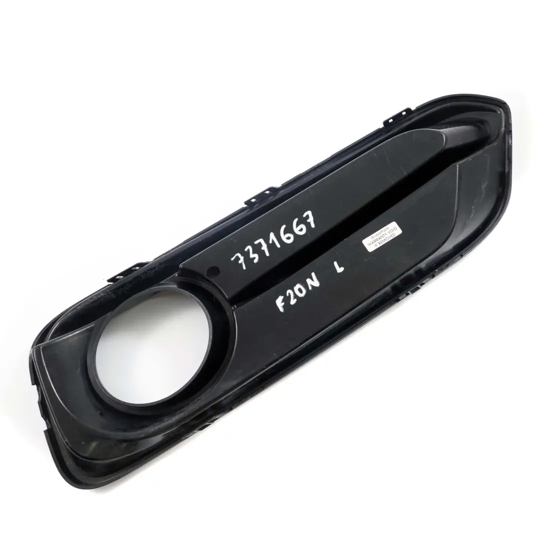 Atrapa Kratka Zderzaka Lewy Przód do BMW F20 F21 o numerze 7371667 BMW F20 F21 Atrapa Kratka Zderzaka Lewy Przód - SKU 7371667 - Numer Części 7371667