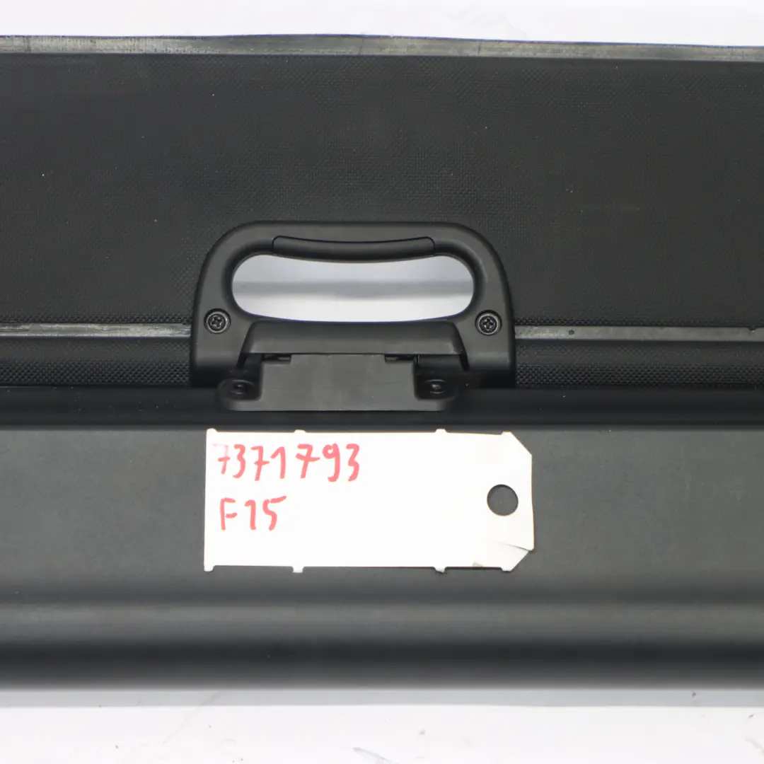 Store enroulement Tablette colis Compartiment coffre noir pour BMW X5 F15 à propos du numéro de pièce 7371793 BMW X5 F15 Store enroulement Tablette colis Compartiment coffre noir - SKU 7371793 - Numéro de pièce 7371793