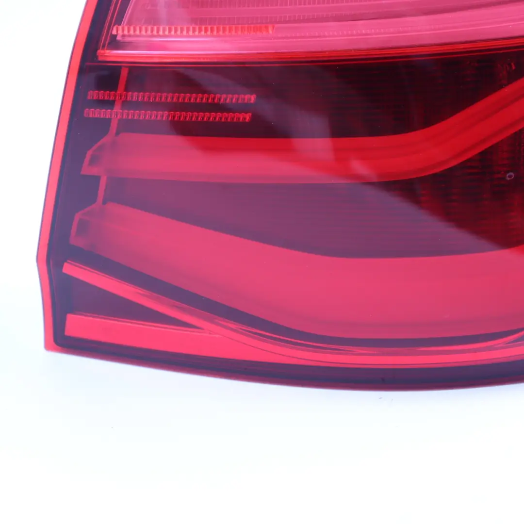Lampada posteriore BMW F31 LCI Illuminazione pannello laterale destro per con numero di parte 7372210 Lampada posteriore BMW F31 LCI Illuminazione pannello laterale destro - SKU 7372210 - Numero di parte 7372210