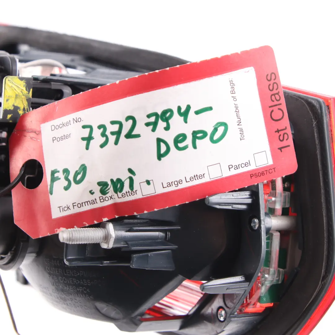 Luz Trasera Tapa Maletero Luz Maletero Derecha 7371112 para BMW F30 F31 F80 M3 con número de pieza 7372794 BMW F30 F31 F80 M3 Luz Trasera Tapa Maletero Luz Maletero Derecha 7371112 - SKU 7372794-DEPO - Número de pieza 7372794