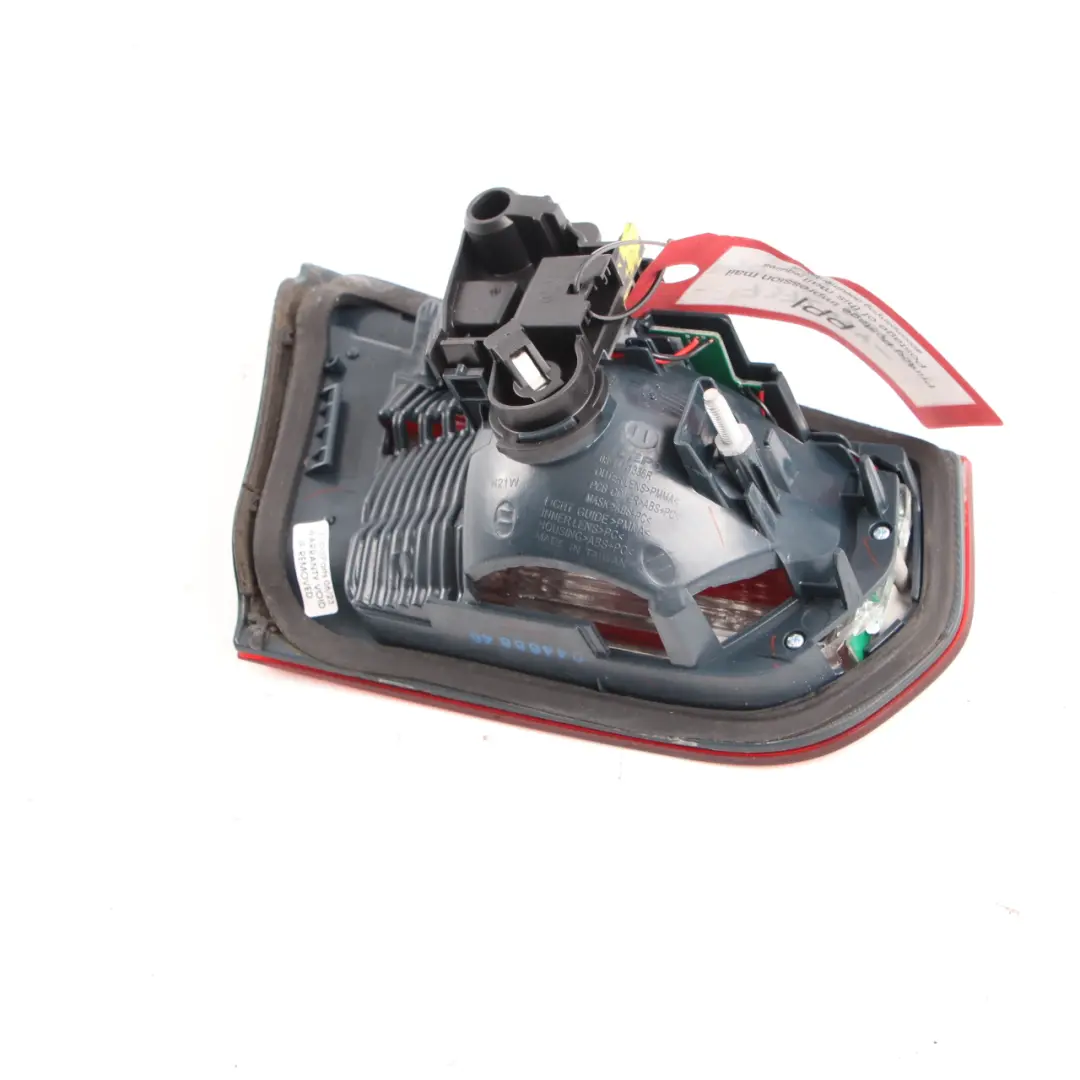 Feu Arrière Dans Le Couvercle Du Coffre Droit 7371112 pour BMW F30 F31 F80 M3 à propos du numéro de pièce 7372794 BMW F30 F31 F80 M3 Feu Arrière Dans Le Couvercle Du Coffre Droit 7371112 - SKU 7372794-DEPO - Numéro de pièce 7372794