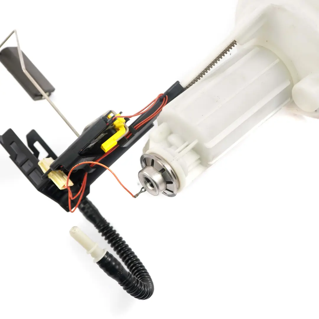 Bomba combustible tanque izq. 6764072 para BMW E60 E61 E63 E64 con número de pieza 7373514 BMW E60 E61 E63 E64 Bomba combustible tanque izq. 6764072 - SKU 7373514 - Número de pieza 7373514