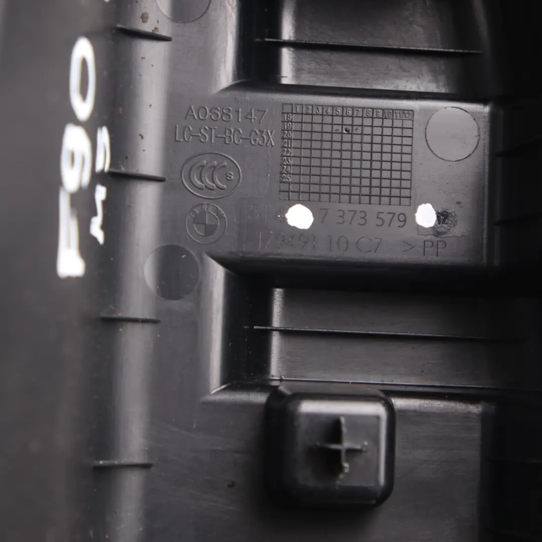 Coffre de rangement arrière gauche Noir pour BMW G30 à propos du numéro de pièce 7373579 BMW G30 Coffre de rangement arrière gauche Noir - SKU 7373579 - Numéro de pièce 7373579