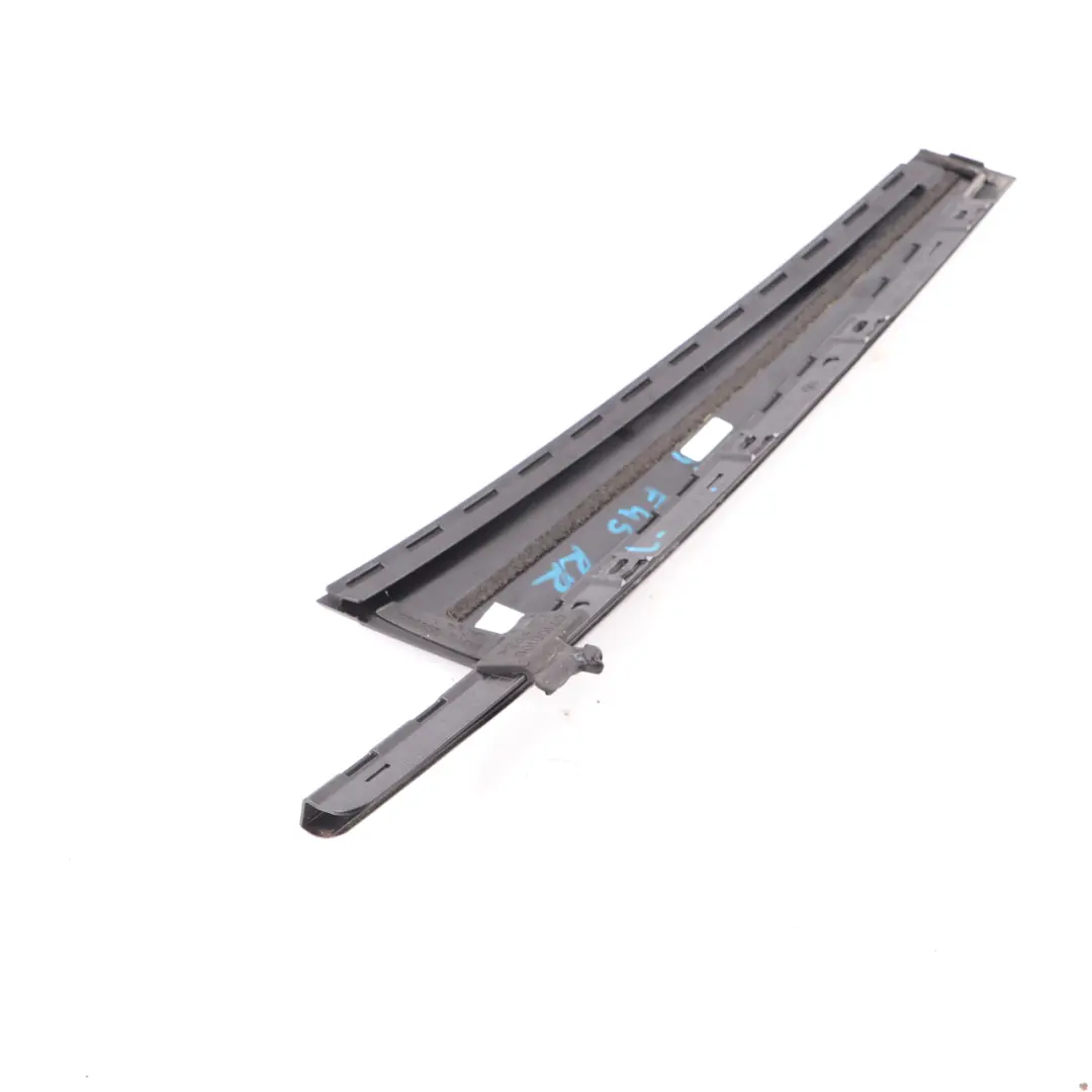 Tapa Columna Pilar B Puerta Trasera Derecha Acabado Alto Brillo para BMW F45 con número de pieza 7373924 BMW F45 Tapa Columna Pilar B Puerta Trasera Derecha Acabado Alto Brillo - SKU 7373924-1 - Número de pieza 7373924