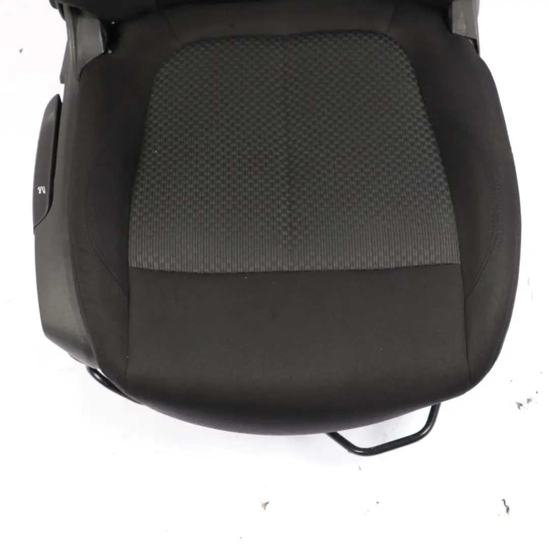 Asiento Delantero Derecho Interior Tela Rejilla Antracita para BMW F40 con número de pieza 7374618 BMW F40 Asiento Delantero Derecho Interior Tela Rejilla Antracita - SKU 7374618-2 - Número de pieza 7374618