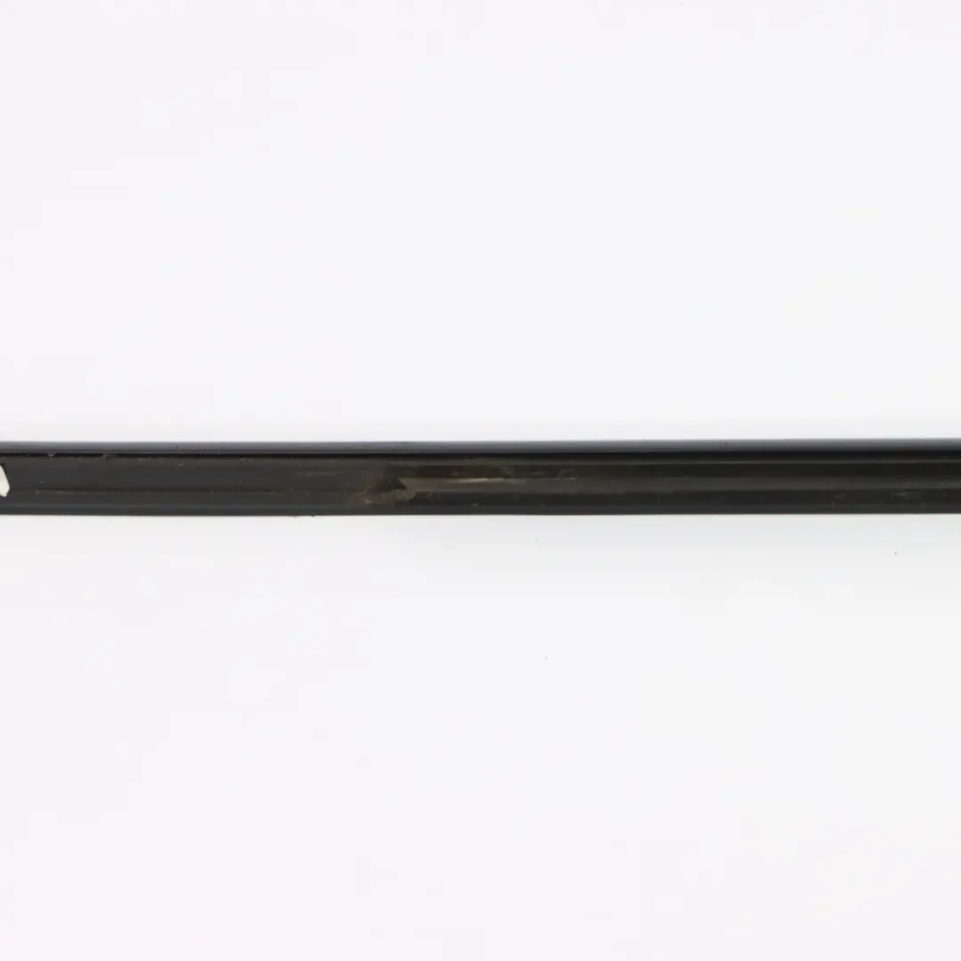 Canale Copertura Finestra Striscia Porta Anteriore Destra Nero per BMW F46 con numero di parte 7375172 BMW F46 Canale Copertura Finestra Striscia Porta Anteriore Destra Nero - SKU 7375172 - Numero di parte 7375172