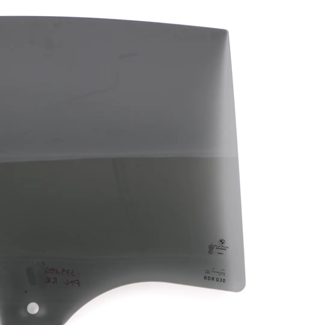 Finestra laterale porta verde posteriore destra AS3 Nero SSG per BMW G30 con numero di parte 7375194 BMW G30 Finestra laterale porta verde posteriore destra AS3 Nero SSG - SKU 7375194 - Numero di parte 7375194