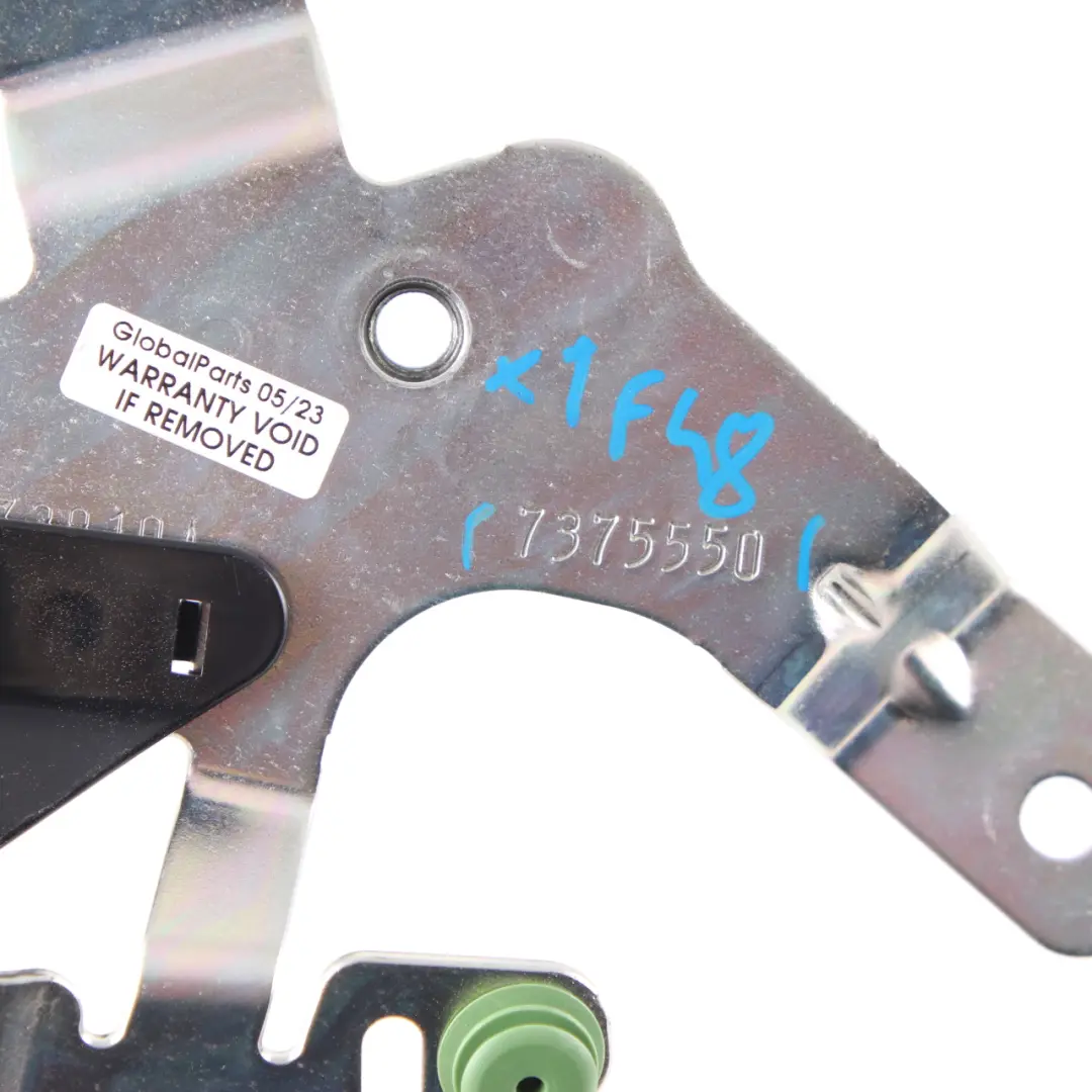 Soporte de montaje del cinturón de seguridad central trasero para BMW X1 F48 con número de pieza 7375550 BMW X1 F48 Soporte de montaje del cinturón de seguridad central trasero - SKU 7375550 - Número de pieza 7375550