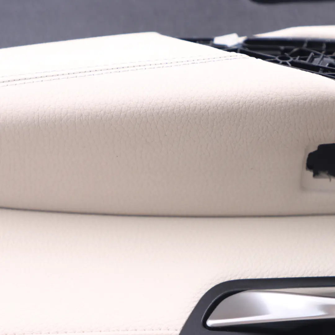 Rivestimento scheda porta posteriore destra Pannello pelle bianco per BMW F36 con numero di parte 7376356 BMW F36 Rivestimento scheda porta posteriore destra Pannello pelle bianco - SKU 7376356-1 - Numero di parte 7376356