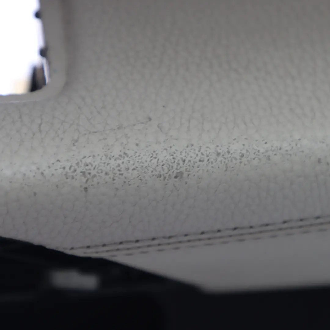 Rivestimento della scheda porta anteriore destra in pelle bianco avorio per BMW F36 con numero di parte 7376362 BMW F36 Rivestimento della scheda porta anteriore destra in pelle bianco avorio - SKU 7376362 - Numero di parte 7376362