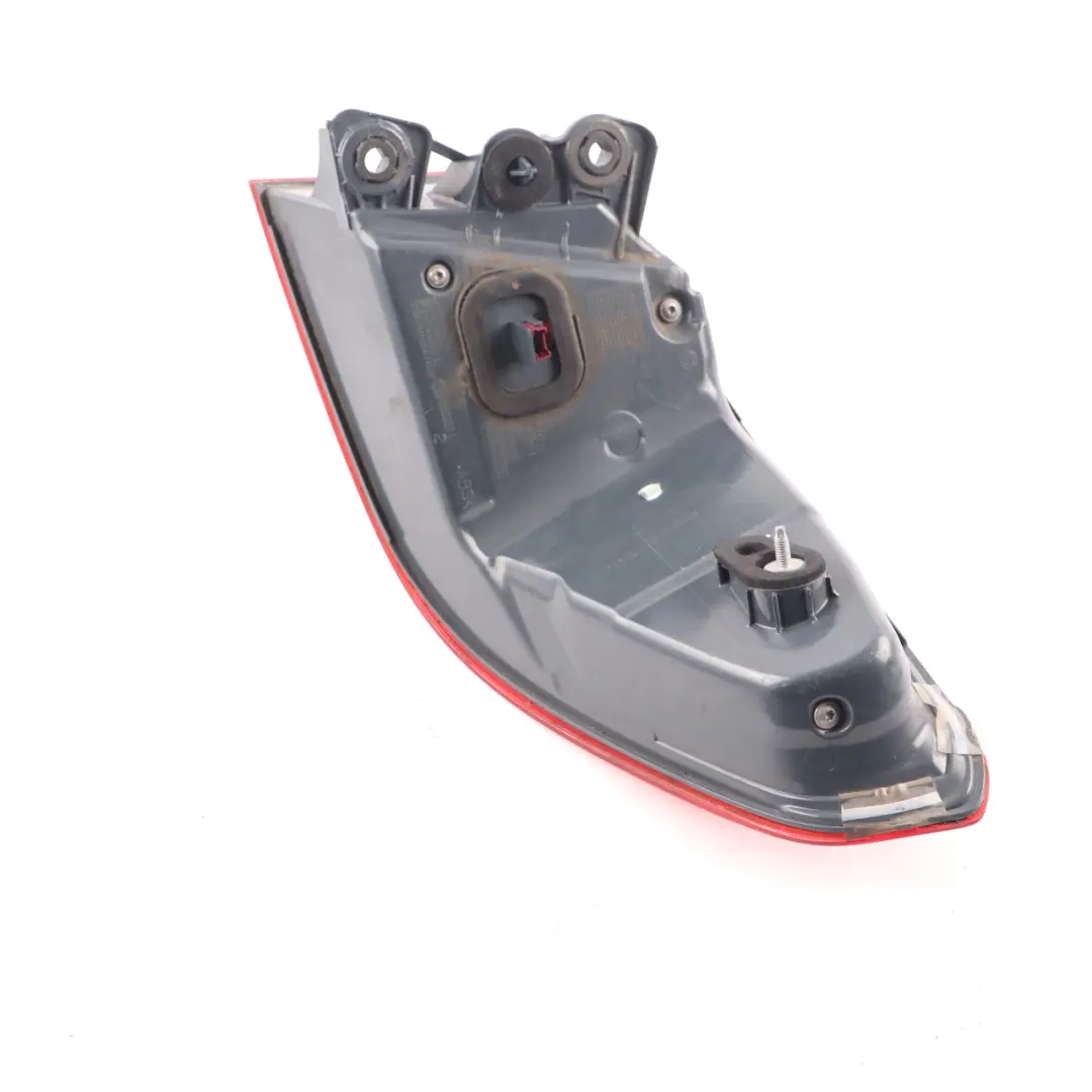 Fanale posteriore BMW G30 F90 M5 Pannello posteriore laterale sinistro per con numero di parte 7376463 Fanale posteriore BMW G30 F90 M5 Pannello posteriore laterale sinistro - SKU 7376463 - Numero di parte 7376463