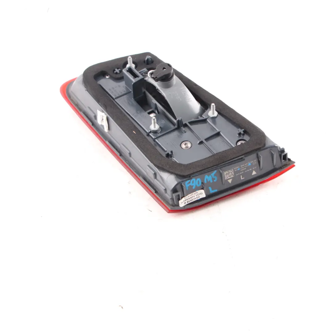 Fanale posteriore BMW F90 M5 G30 Luce LED Baule Coperchio Portellone Sinistro per con numero di parte 7376473 Fanale posteriore BMW F90 M5 G30 Luce LED Baule Coperchio Portellone Sinistro - SKU 7376473 - Numero di parte 7376473