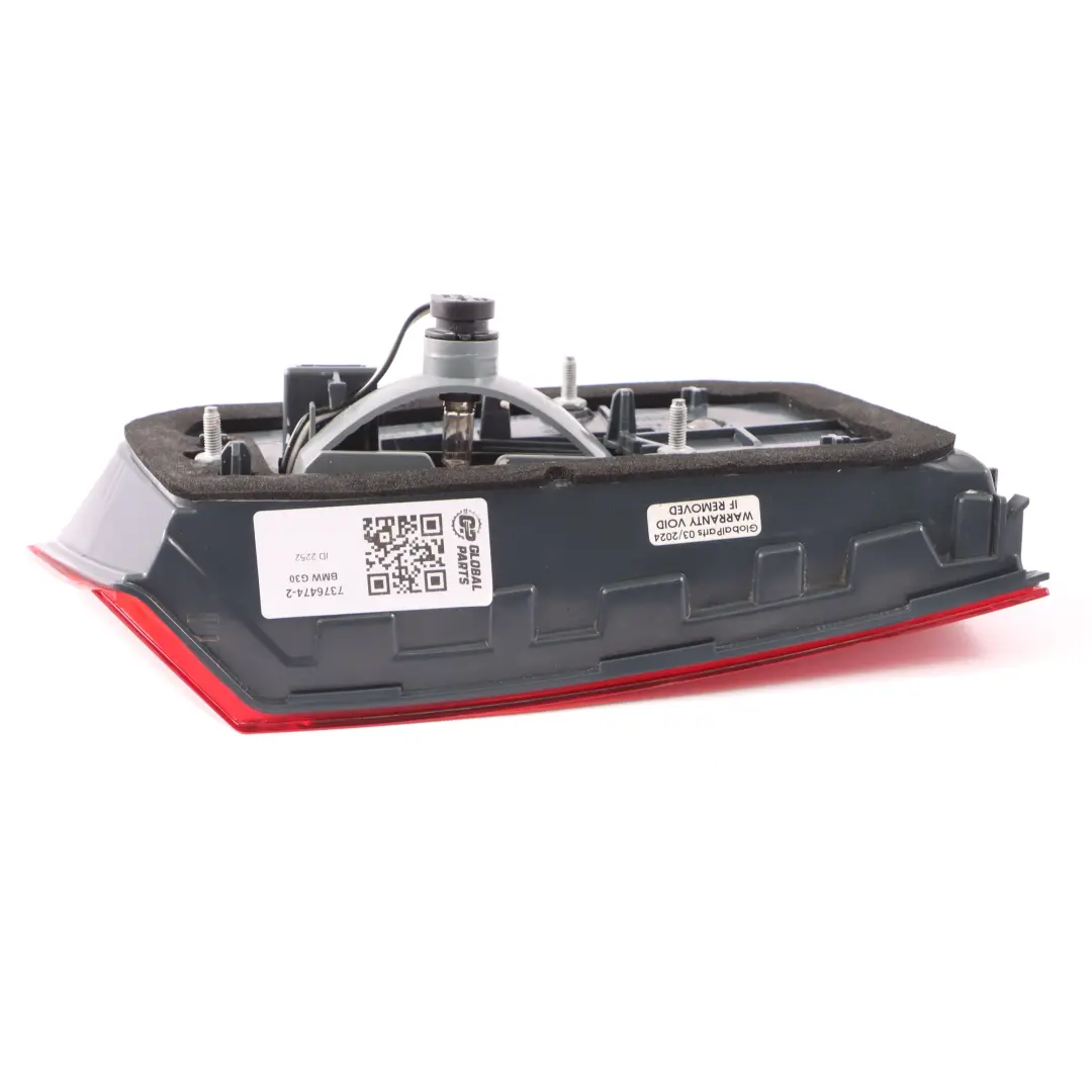 Lamp BMW G30 F90 M5 Right O/S Light Trunk Lid Boot Tailgate to Rear with Part number 7376474 Rear Lamp BMW G30 F90 M5 Right O/S Light Trunk Lid Boot Tailgate - SKU 7376474-2 - Part number 7376474