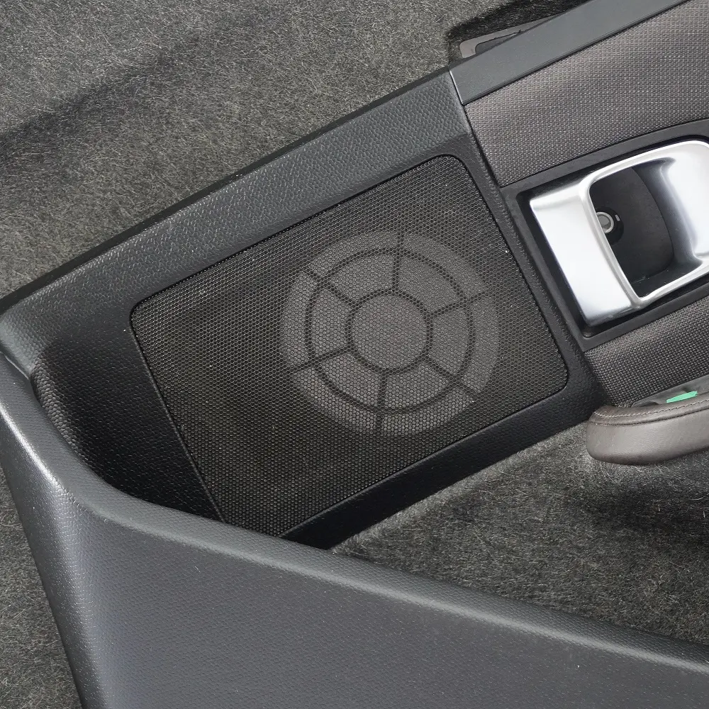 Rivestimento Pannello Portiera Anteriore Marrone Destro per BMW i3 con numero di parte 7377280 BMW i3 Rivestimento Pannello Portiera Anteriore Marrone Destro - SKU 7377280 - Numero di parte 7377280