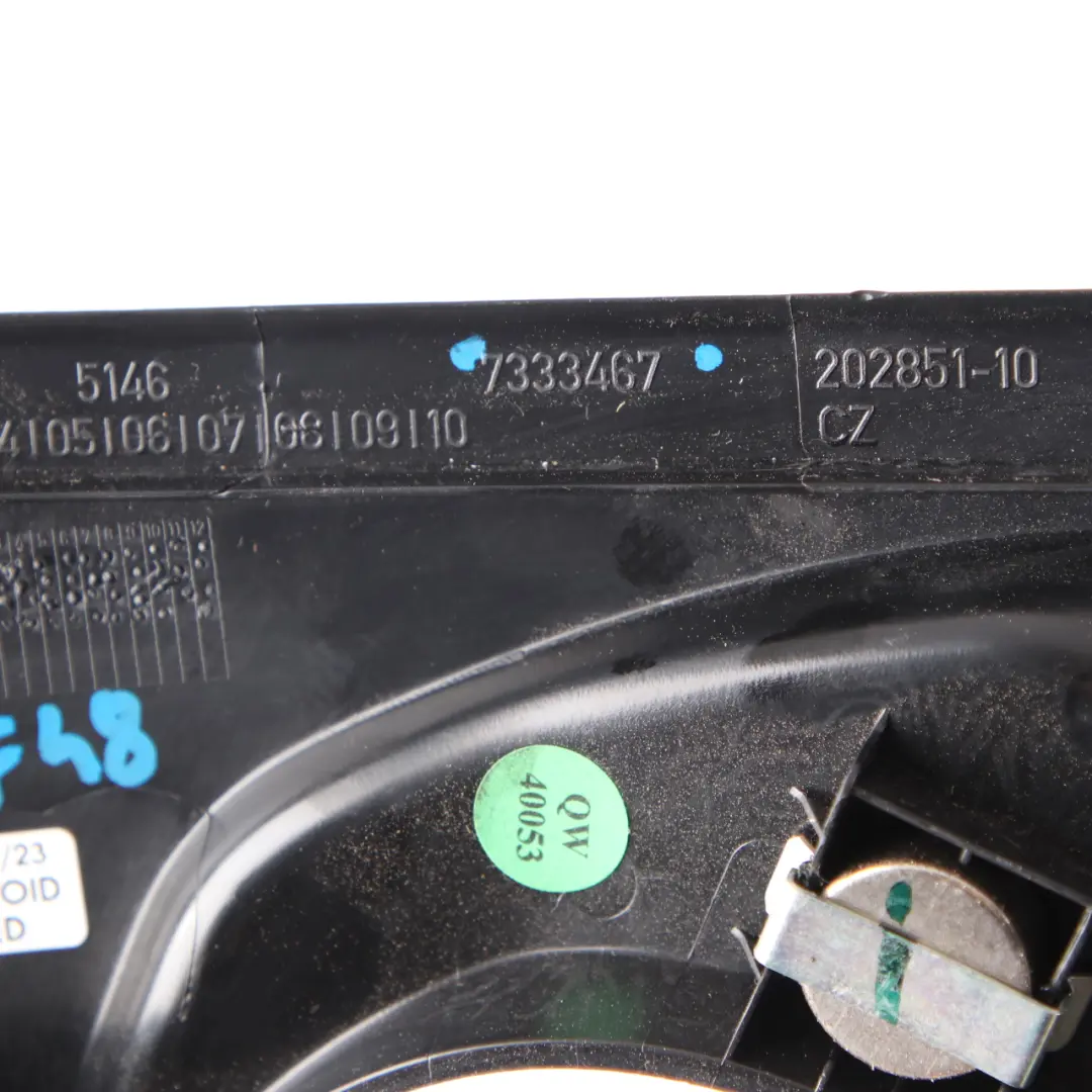 Gancio Appendiabiti Posteriore Interno Sinistro Tetto Nero 7333467 per BMW X1 F48 con numero di parte 7378633 BMW X1 F48 Gancio Appendiabiti Posteriore Interno Sinistro Tetto Nero 7333467 - SKU 7378633 - Numero di parte 7378633