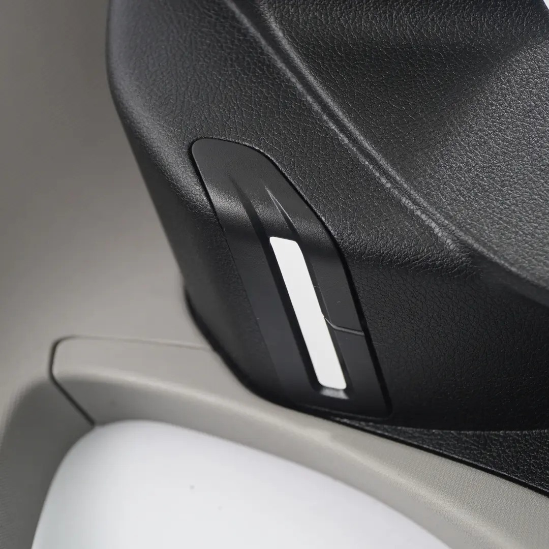 Osłona Wykończenie Słupka Prawe C/D Szare do BMW F45 Active Tourer o numerze 7380236 BMW F45 Active Tourer Osłona Wykończenie Słupka Prawe C/D Szare - SKU 7380236 - Numer Części 7380236