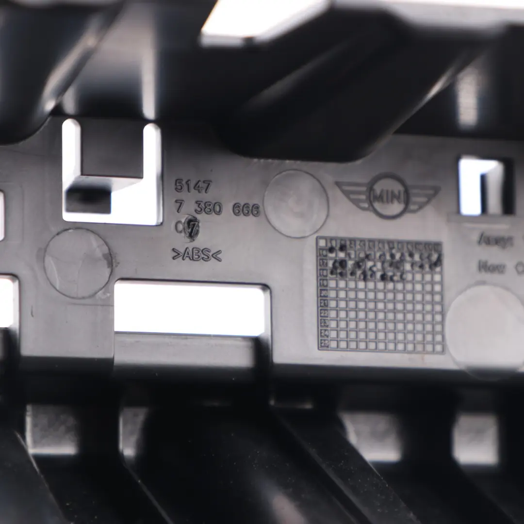 Support de fixation pour le plancher du coffre pour Mini Countryman F60 à propos du numéro de pièce 7380666 Mini Countryman F60 Support de fixation pour le plancher du coffre - SKU 7380666 - Numéro de pièce 7380666