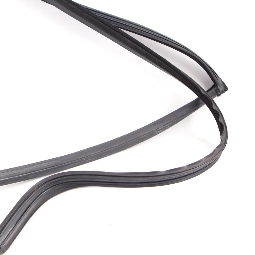 Prowadnica Uszczelka Szyby Prawy Tył do BMW G30 o numerze 7381282 BMW G30 Prowadnica Uszczelka Szyby Prawy Tył - SKU 7381282 - Numer Części 7381282