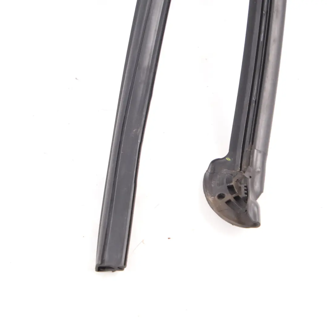 Joint de Porte Fenêtre Guide Arrière Droit d'Etanchéité pour BMW G30 à propos du numéro de pièce 7381282 BMW G30 Joint de Porte Fenêtre Guide Arrière Droit d'Etanchéité - SKU 7381282 - Numéro de pièce 7381282