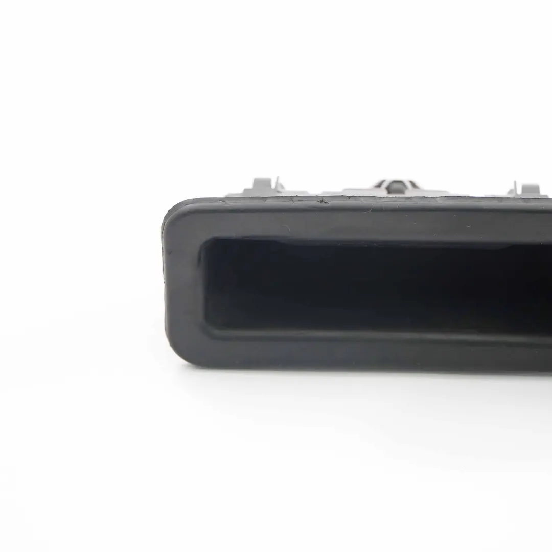 Pulsante coperchio bagagliaio con telecamera per BMW F90 M5 G30 G31 con numero di parte 7381868 BMW F90 M5 G30 G31 Pulsante coperchio bagagliaio con telecamera - SKU 7381868 - Numero di parte 7381868