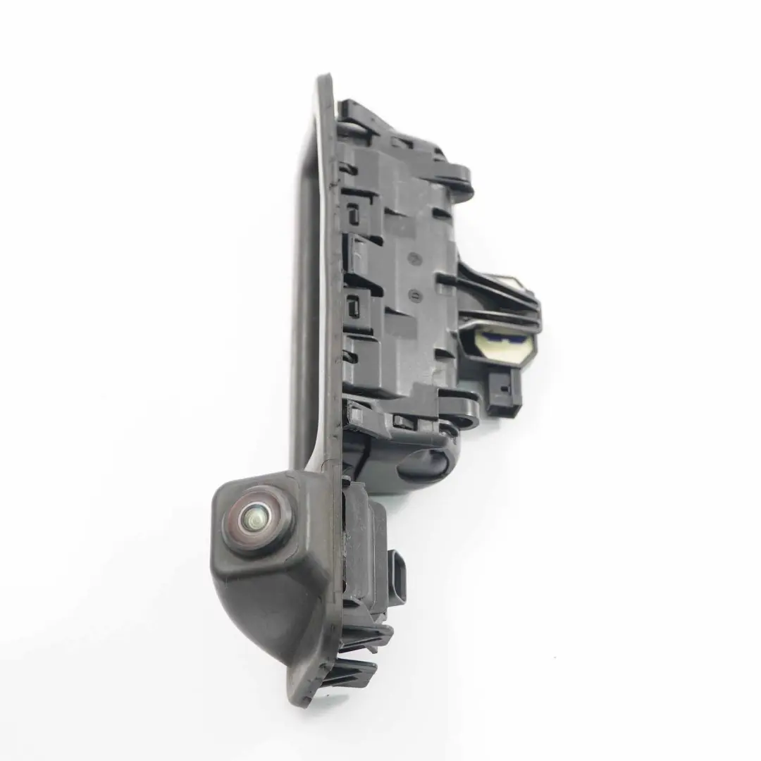 Pulsante coperchio bagagliaio con telecamera per BMW F90 M5 G30 G31 con numero di parte 7381868 BMW F90 M5 G30 G31 Pulsante coperchio bagagliaio con telecamera - SKU 7381868 - Numero di parte 7381868