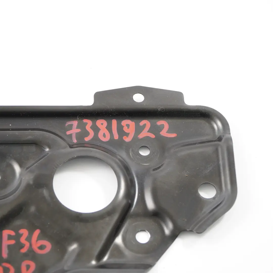 BMW F36 elevalunas motor trasero derecho cubierta de la placa de montaje - SKU 7381922 - Número de pieza 7381922