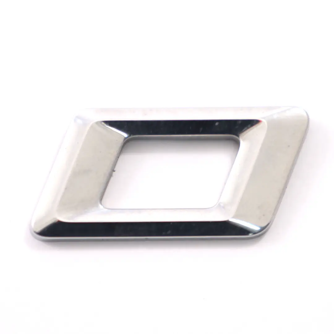 Emblema Lettering Trasero Adherido Tapa Maletero Cromo para BMW F45 220i con número de pieza 7383515 BMW F45 220i Emblema Lettering Trasero Adherido Tapa Maletero Cromo - SKU 7383515 - Número de pieza 7383515