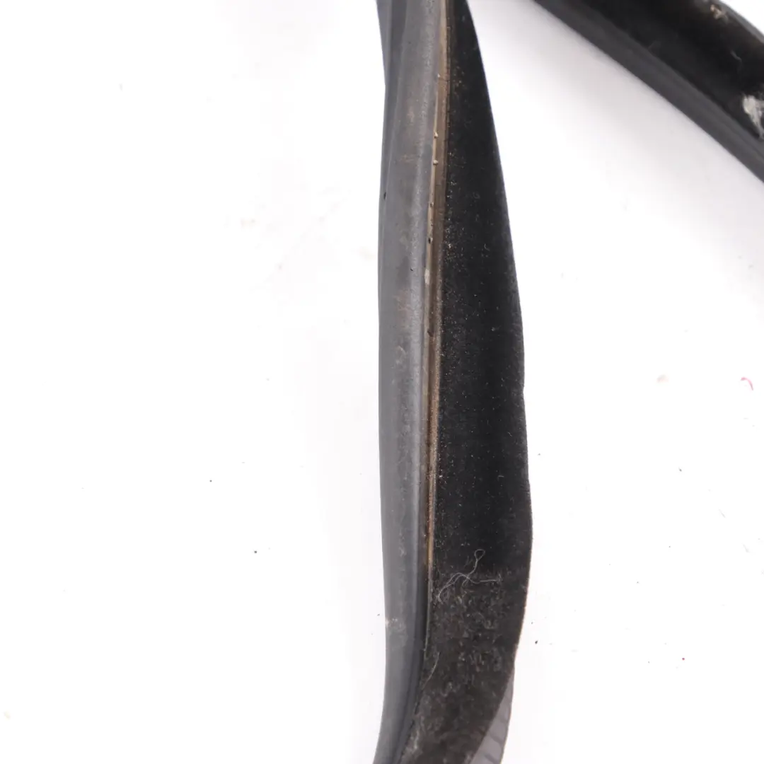Puerta Delantera Sello Protección Borde Derecho Junta Negro para BMW F34 GT con número de pieza 7385026 BMW F34 GT Puerta Delantera Sello Protección Borde Derecho Junta Negro - SKU 7385026 - Número de pieza 7385026