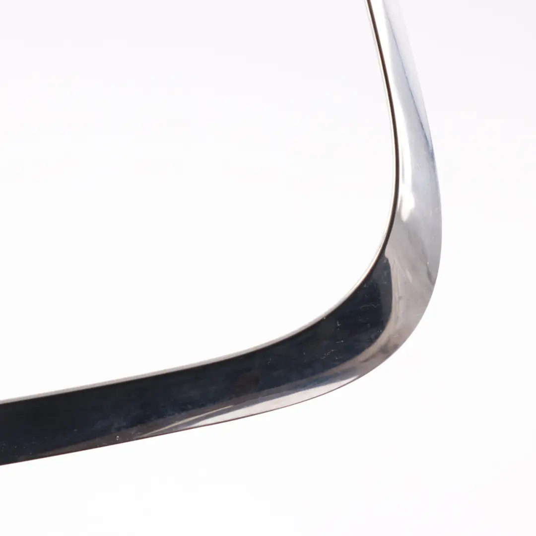 Embellecedor Anillo Luz Trasera Trasera Izquierda para Mini Countryman F60 con número de pieza 7385427 Mini Countryman F60 Embellecedor Anillo Luz Trasera Trasera Izquierda - SKU 7385427 - Número de pieza 7385427