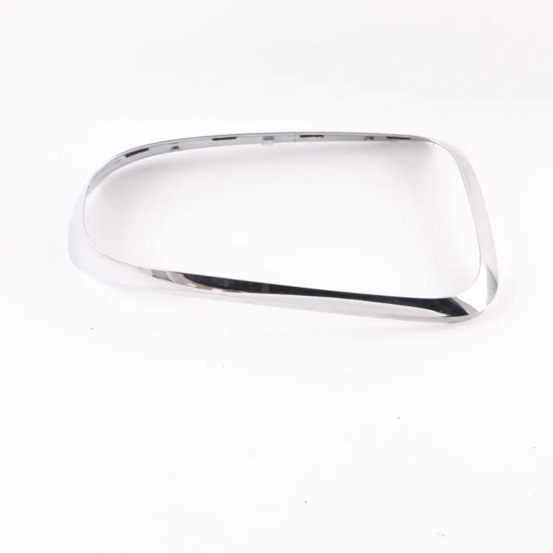 Embellecedor Anillo Luz Trasera Trasera Derecha para Mini Countryman F60 con número de pieza 7385428 Mini Countryman F60 Embellecedor Anillo Luz Trasera Trasera Derecha - SKU 7385428 - Número de pieza 7385428