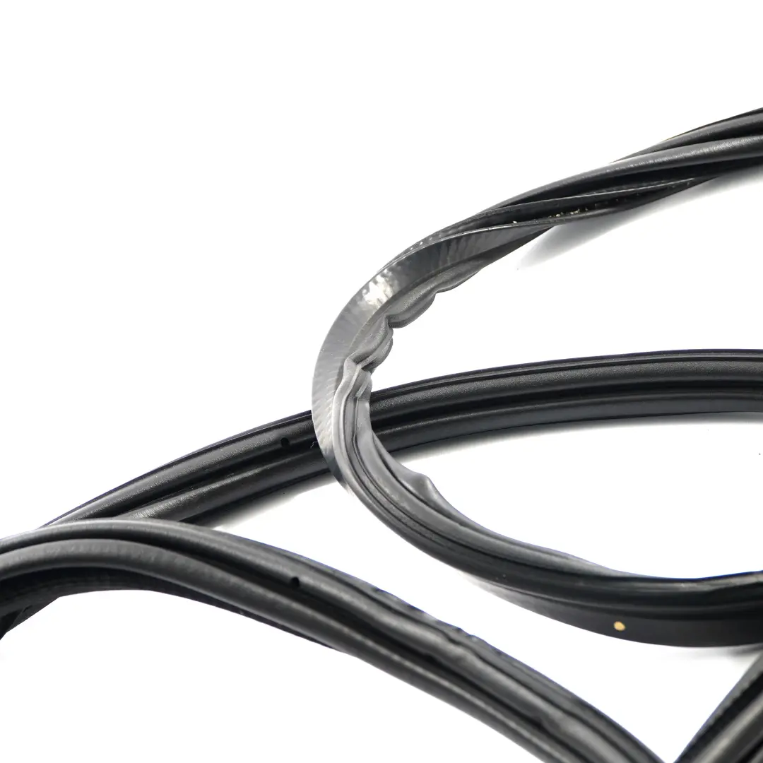 Uszczelka Klapy Bagażnika Tył Tylna do BMW X5 F15 o numerze 7385847 BMW X5 F15 Uszczelka Klapy Bagażnika Tył Tylna - SKU 7385847 - Numer Części 7385847