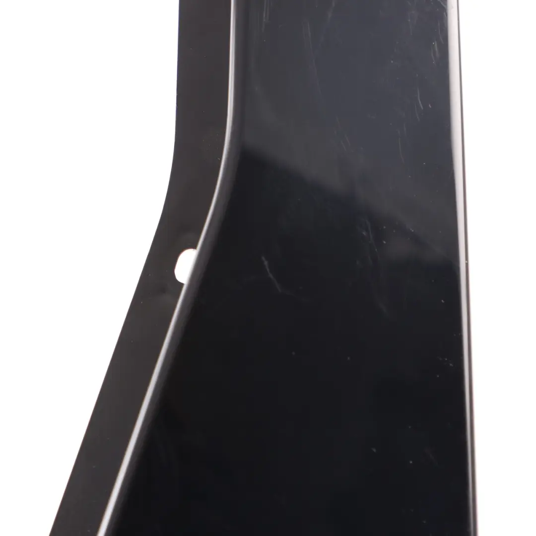 Columna puerta trasera izquierda para Mini Clubman F54 con número de pieza 7387149 Mini Clubman F54 Columna puerta trasera izquierda - SKU 7387149 - Número de pieza 7387149