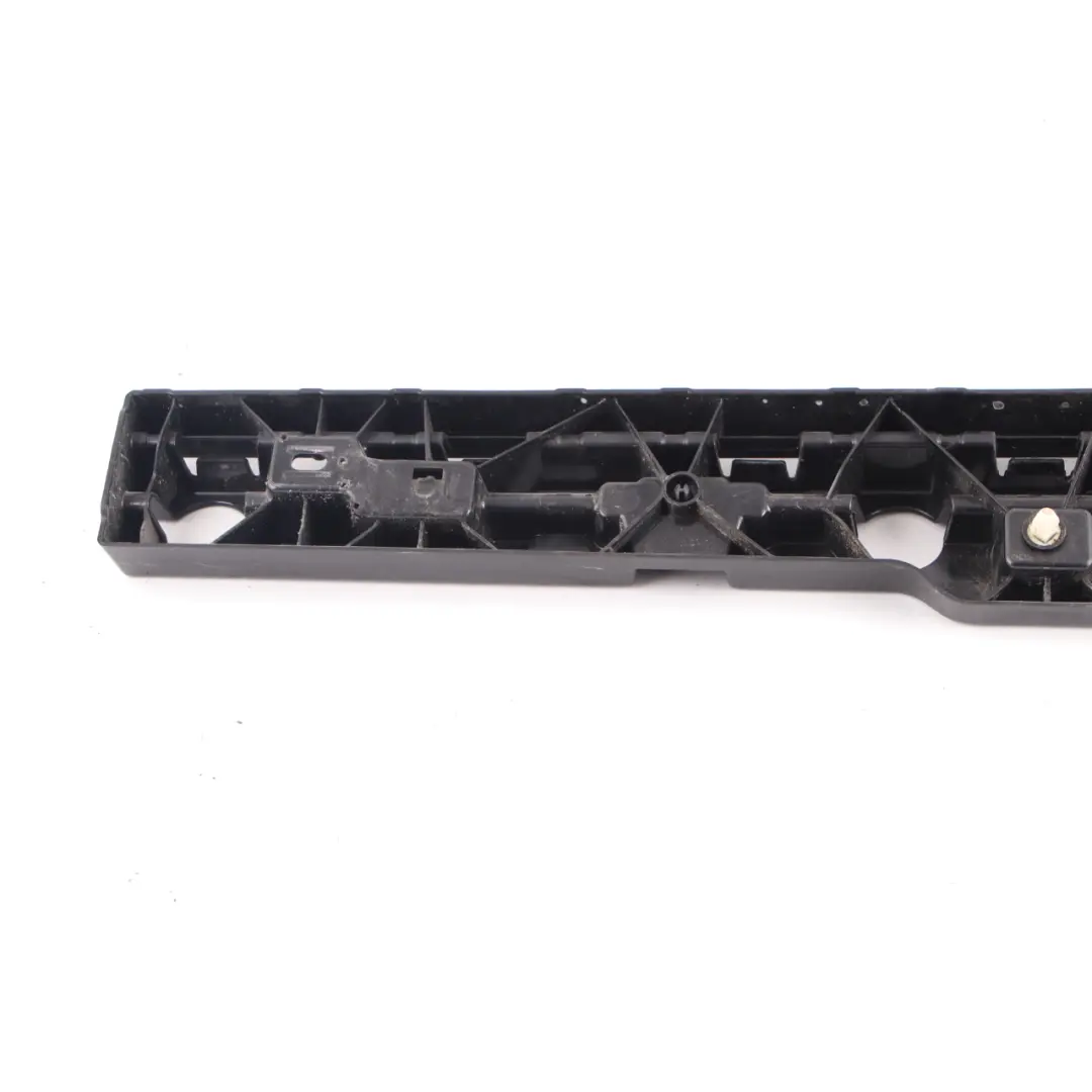 Gonna Ledge BMW G30 G31 Supporto davanzale destro Staffa montaggio per con numero di parte 7387346 Gonna Ledge BMW G30 G31 Supporto davanzale destro Staffa montaggio - SKU 7387346 - Numero di parte 7387346