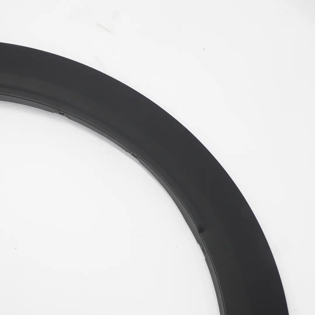 Paso de Rueda Moldura Delantera Izquierda Negro para Mini Countryman F60 con número de pieza 7389365 Mini Countryman F60 Paso de Rueda Moldura Delantera Izquierda Negro - SKU 7389365 - Número de pieza 7389365