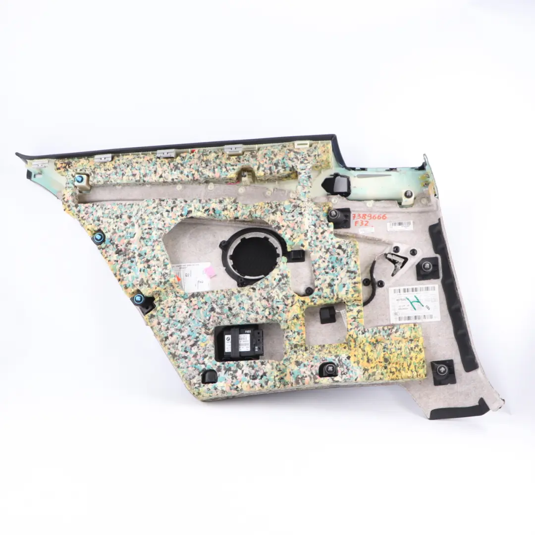 Embellecedor Lateral Tapa Trasera Derecha Cuero Dakota Negro para BMW F32 con número de pieza 7389666 BMW F32 Embellecedor Lateral Tapa Trasera Derecha Cuero Dakota Negro - SKU 7389666 - Número de pieza 7389666