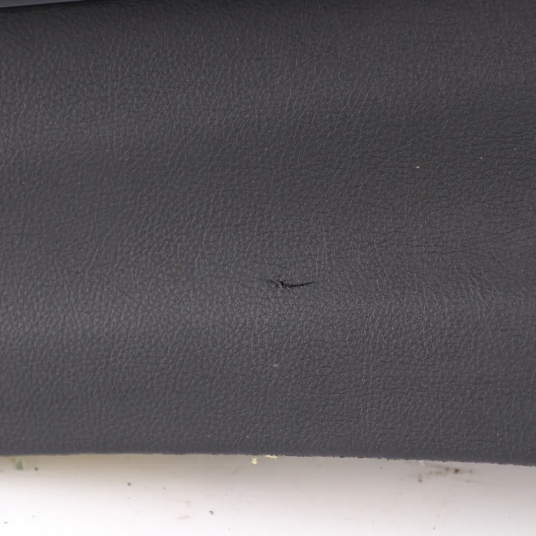 Pannello Laterale Posteriore Sinistro Copertura HiFi Pelle Nero Rosso per BMW F32 con numero di parte 7389759 BMW F32 Pannello Laterale Posteriore Sinistro Copertura HiFi Pelle Nero Rosso - SKU 7389759 - Numero di parte 7389759