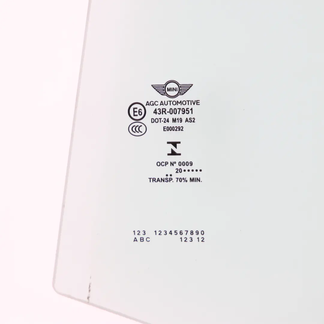 Boczna Szyba Drzwi Tylne Lewa Strona AS2 do Mini F60 Countryman o numerze 7390083 Mini F60 Countryman Boczna Szyba Drzwi Tylne Lewa Strona AS2 - SKU 7390083 - Numer Części 7390083