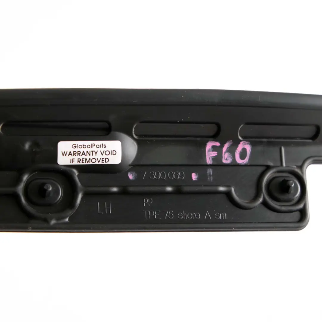 Tapajuntas Pilar Izquierdo Tira Puerta Delantera para Mini F60 Countryman con número de pieza 7390089 Mini F60 Countryman Tapajuntas Pilar Izquierdo Tira Puerta Delantera - SKU 7390089 - Número de pieza 7390089