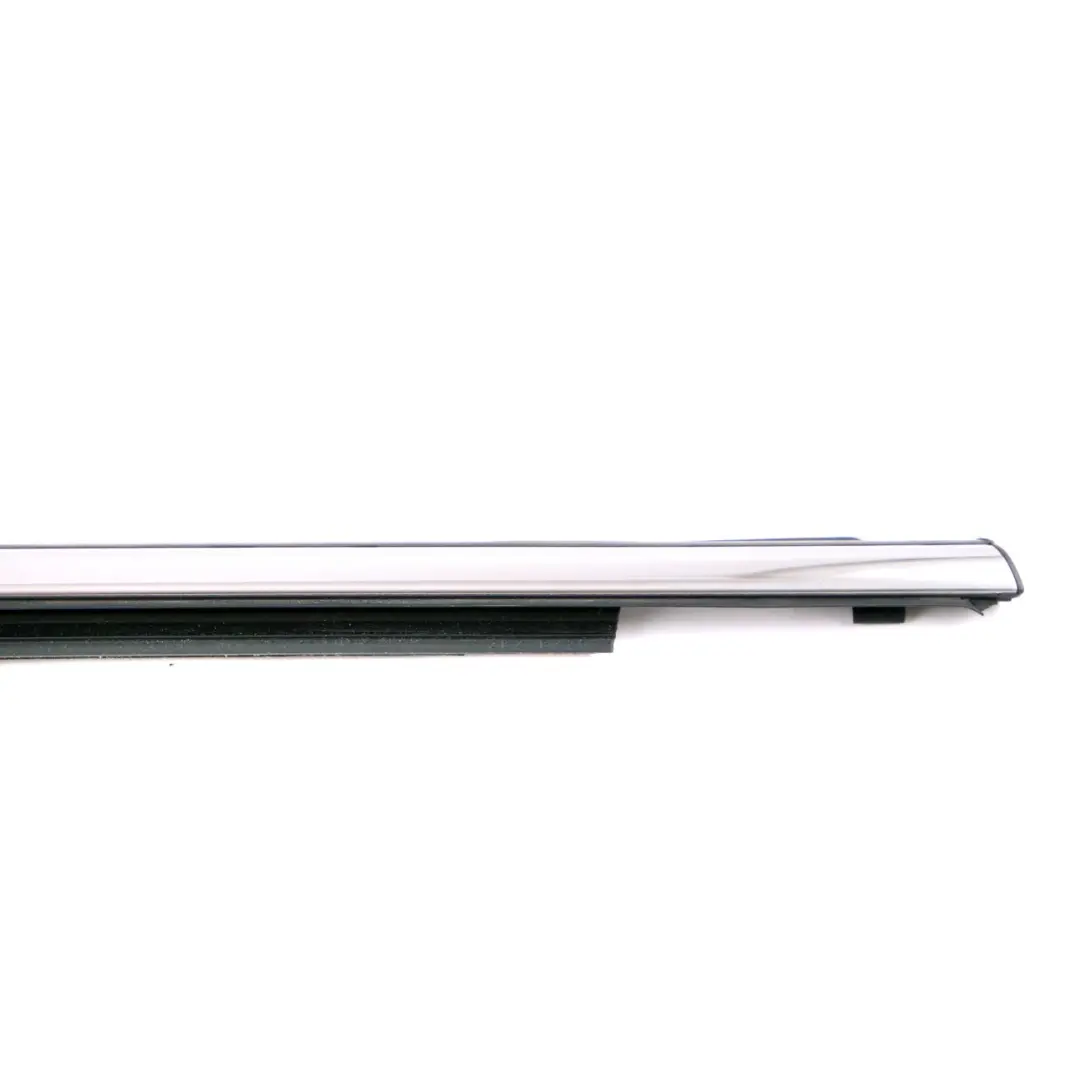 Cubrecanal Exterior Puerta Delantera Izquierda Cromo para Mini F60 Countryman con número de pieza 7390099 Mini F60 Countryman Cubrecanal Exterior Puerta Delantera Izquierda Cromo - SKU 7390099 - Número de pieza 7390099