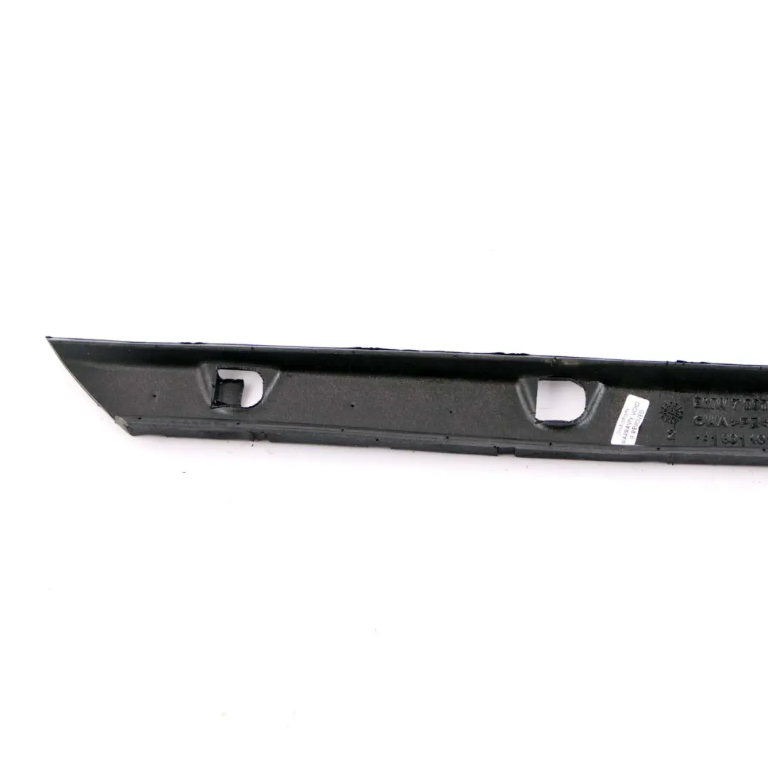 Joint d'étanchéité de pilier avant droit pour Mini Countryman F60 à propos du numéro de pièce 7390104 Mini Countryman F60 Joint d'étanchéité de pilier avant droit - SKU 7390104 - Numéro de pièce 7390104