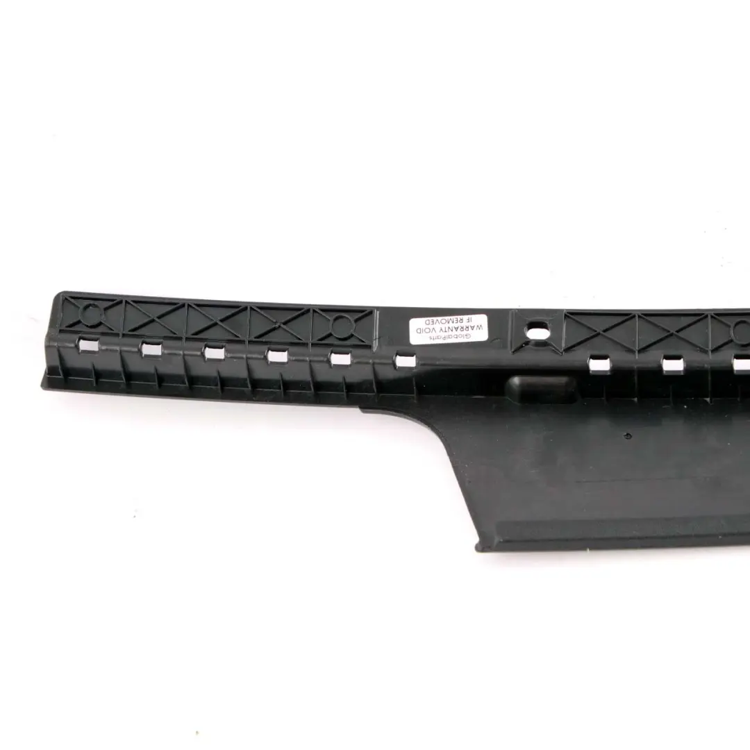 Tapa Columna B Puerta Delantera Derecha Alto Brillo para Mini F60 Countryman con número de pieza 7390106 Mini F60 Countryman Tapa Columna B Puerta Delantera Derecha Alto Brillo - SKU 7390106 - Número de pieza 7390106