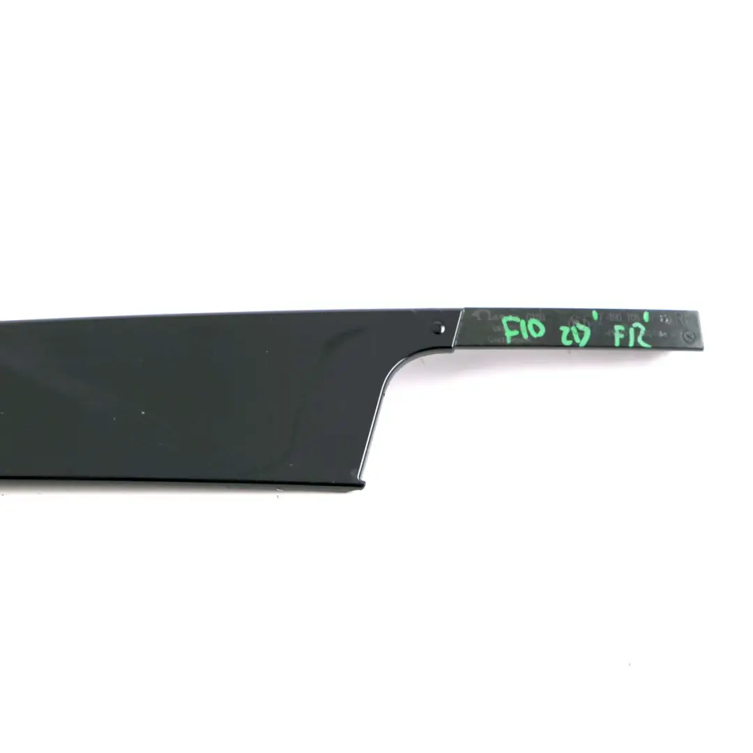 Tapa Columna B Puerta Delantera Derecha Alto Brillo para Mini F60 Countryman con número de pieza 7390106 Mini F60 Countryman Tapa Columna B Puerta Delantera Derecha Alto Brillo - SKU 7390106 - Número de pieza 7390106