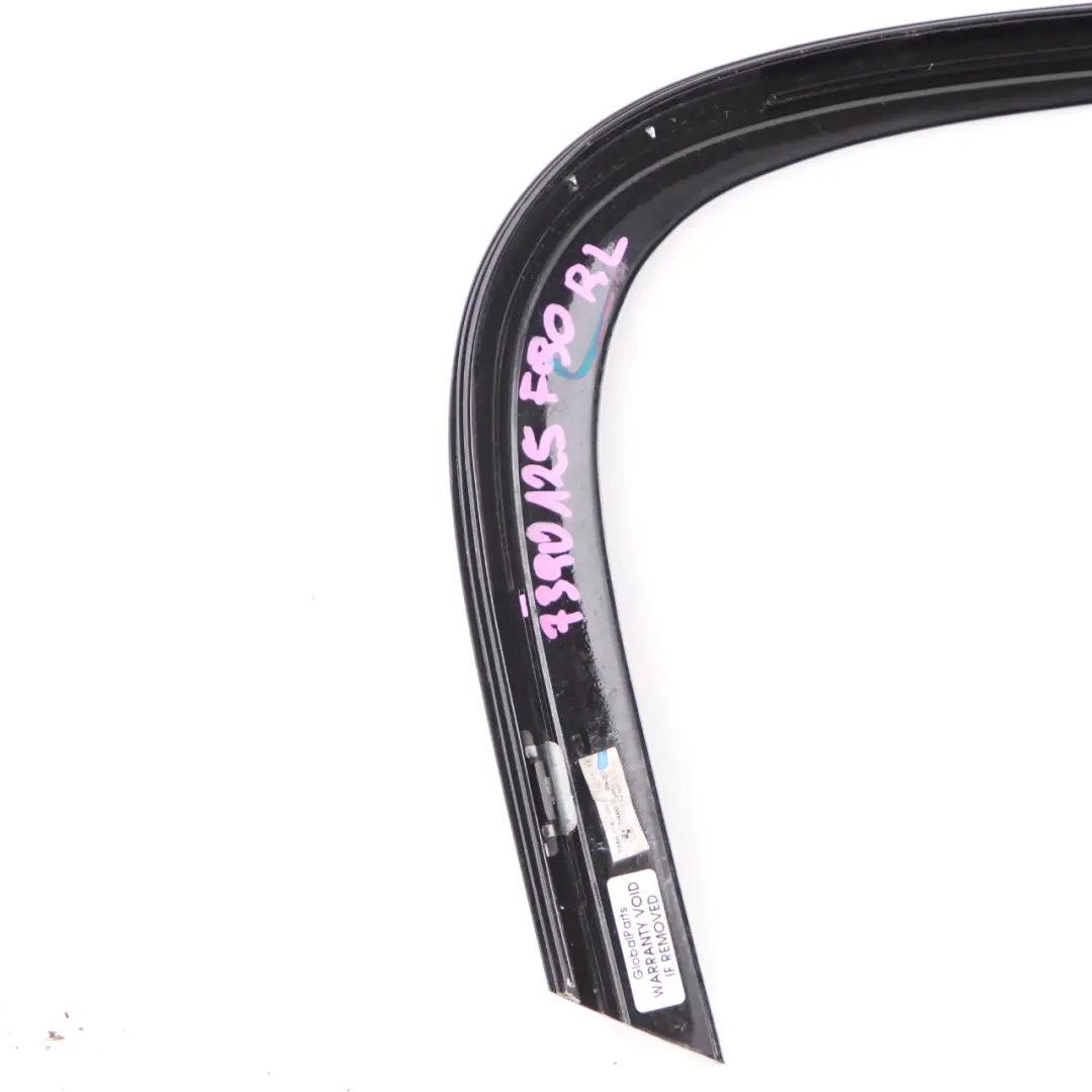 Cornice finestrino Striscia posteriore sinistra alta lucentezza per BMW G30 con numero di parte 7390125 BMW G30 Cornice finestrino Striscia posteriore sinistra alta lucentezza - SKU 7390125 - Numero di parte 7390125
