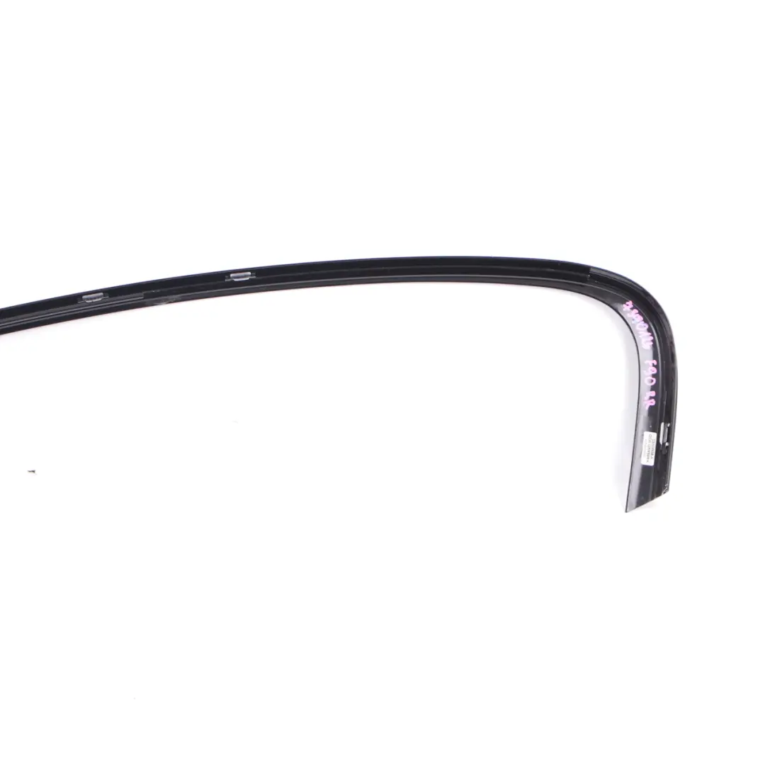 Listwa Osłona Ramy Szyby Prawy Tył Wysoki Połysk do BMW G30 o numerze 7390126 BMW G30 Listwa Osłona Ramy Szyby Prawy Tył Wysoki Połysk - SKU 7390126 - Numer Części 7390126