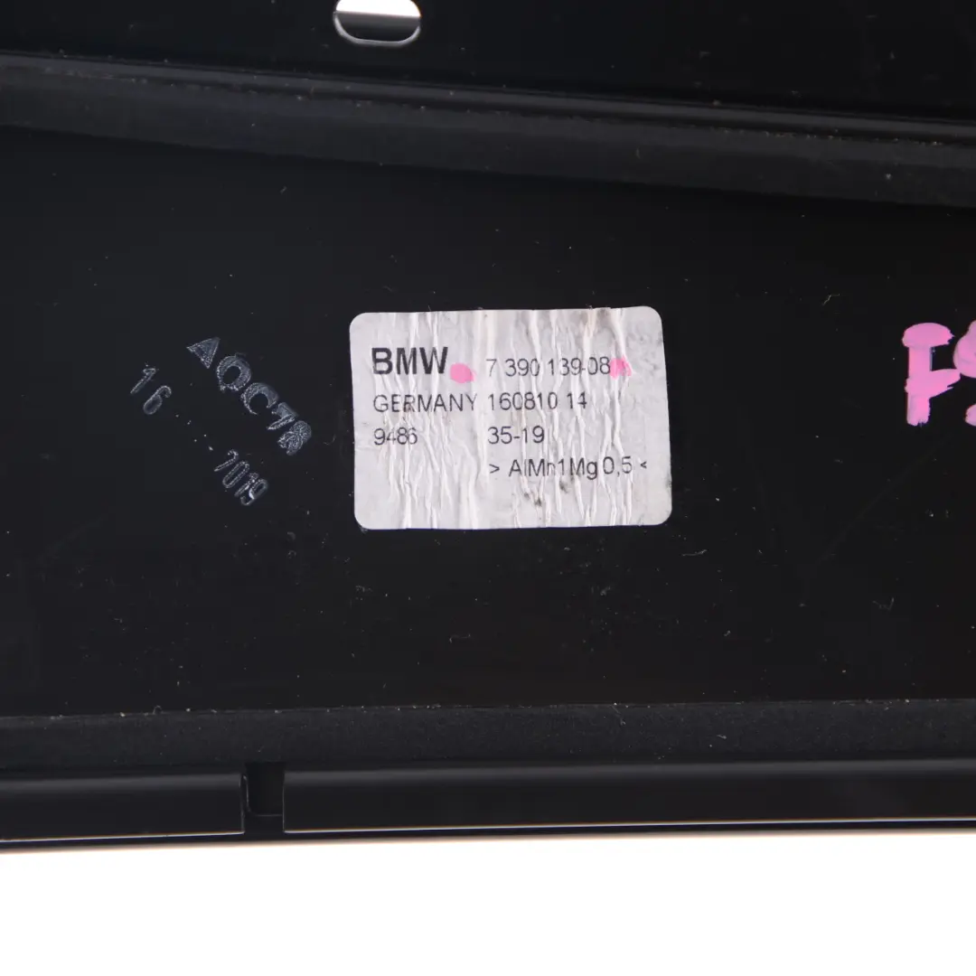 Osłona Słupka B Lewy Tył Wysoki Połysk do BMW G30 G31 o numerze 7390139 BMW G30 G31 Osłona Słupka B Lewy Tył Wysoki Połysk - SKU 7390139 - Numer Części 7390139