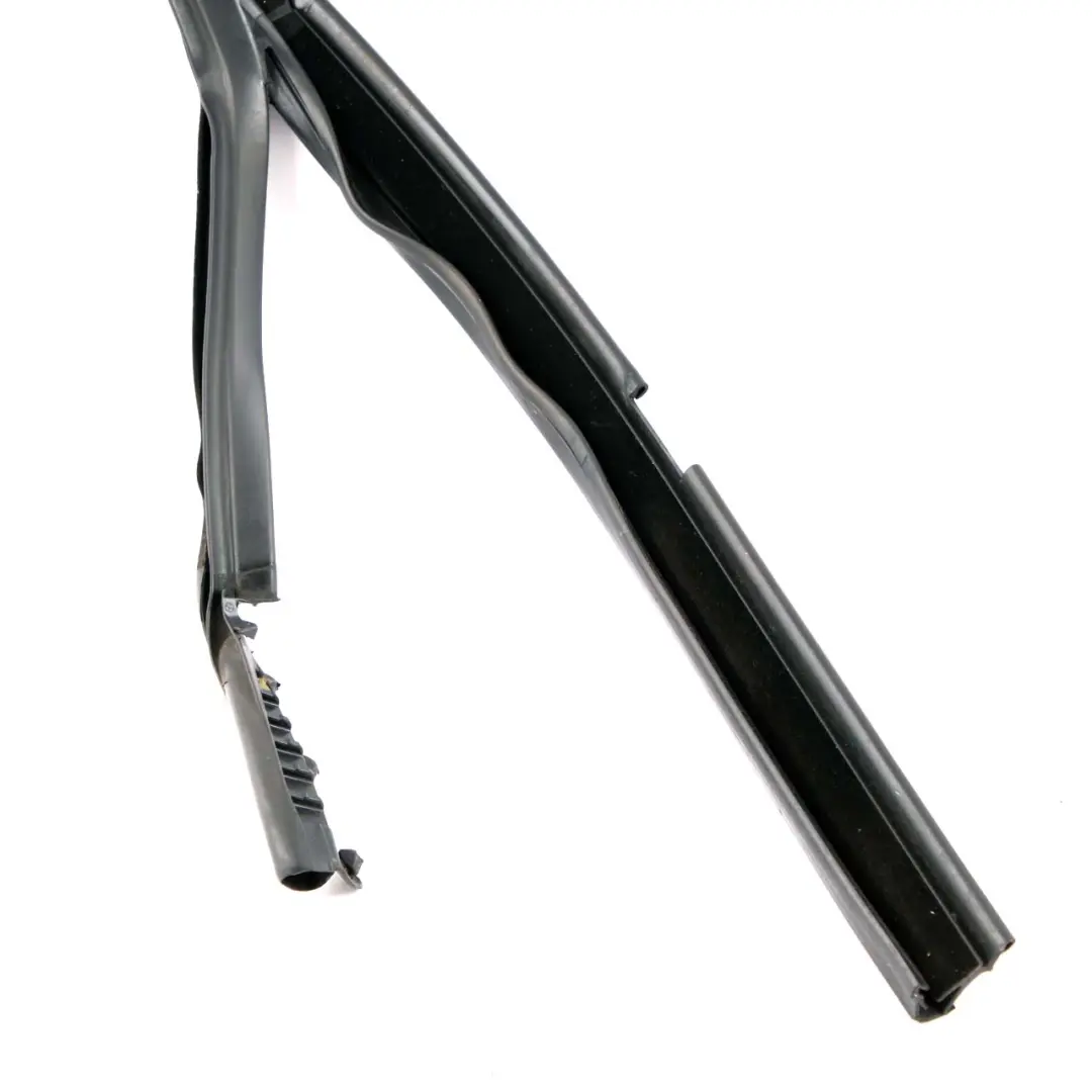 Door Window Seal Mini F60 Countryman Rear Window Sealing Guide Right O/S to with Part number 7390166 Door Window Seal Mini F60 Countryman Rear Window Sealing Guide Right O/S - SKU 7390166 - Part number 7390166