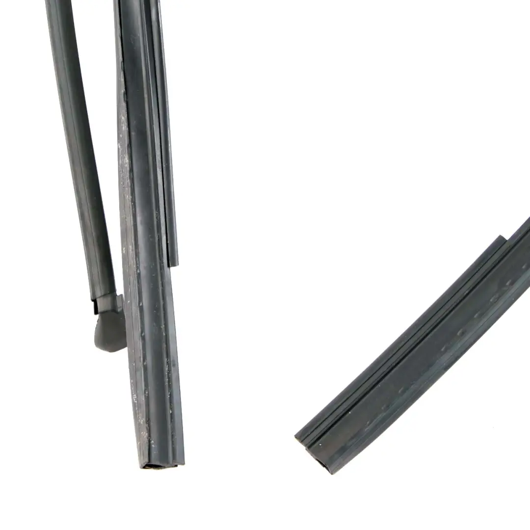  Door Window Seal Mini F60 Countryman Rear Window Sealing Guide Right O/S - SKU 7390166 - Part number 7390166
