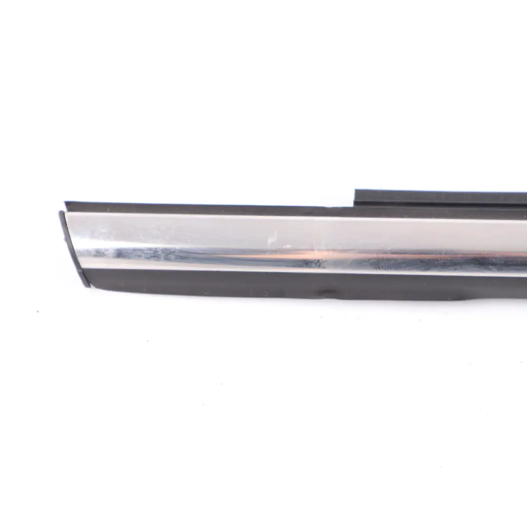 Burlete Ventana Puerta Trasera Derecha O/S Cromo Tira Sellado para Mini F60 con número de pieza 7390172 Mini F60 Burlete Ventana Puerta Trasera Derecha O/S Cromo Tira Sellado - SKU 7390172 - Número de pieza 7390172