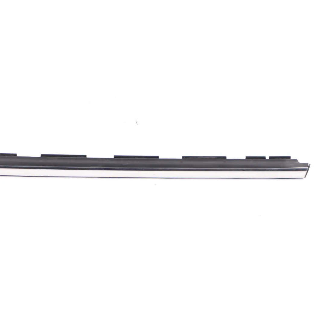 Modanatura esterna carrozzeria laterale destro per MINI F60 Countryman con numero di parte 7390174 MINI F60 Countryman Modanatura esterna carrozzeria laterale destro - SKU 7390174 - Numero di parte 7390174
